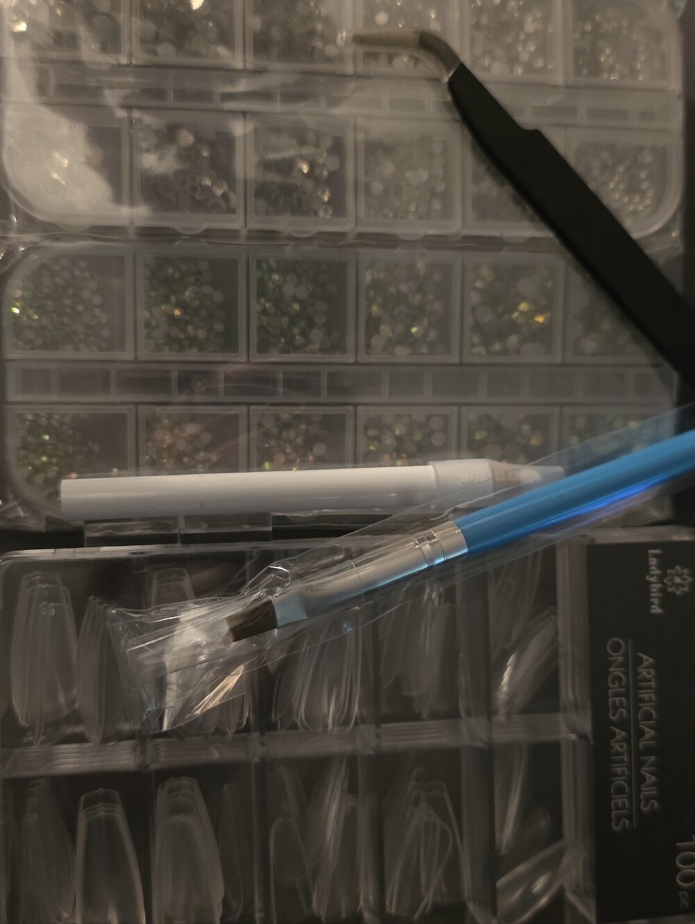 Nails, Rhinestones & Tools - Picture 3 of 3